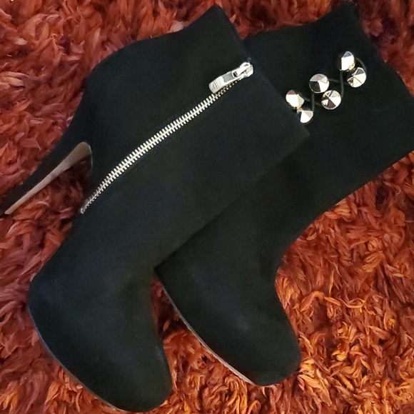 Beautiful booties - Picture 3 of 3